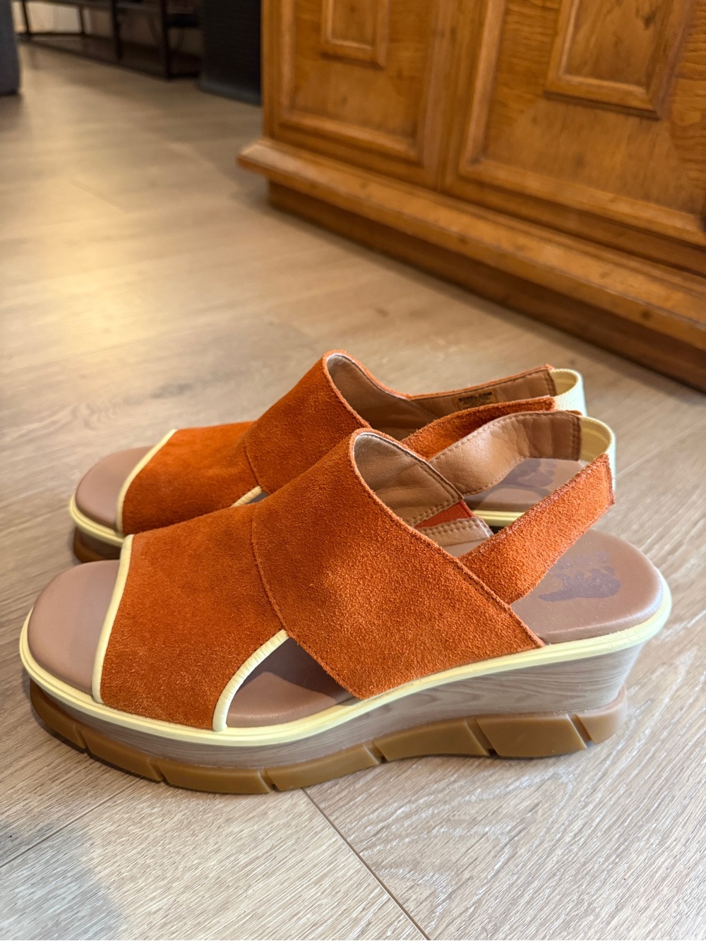 SOREL Joanie III Women's Orange Suede Platform Slingback Sandals Wedge - 10 - Picture 4 of 7